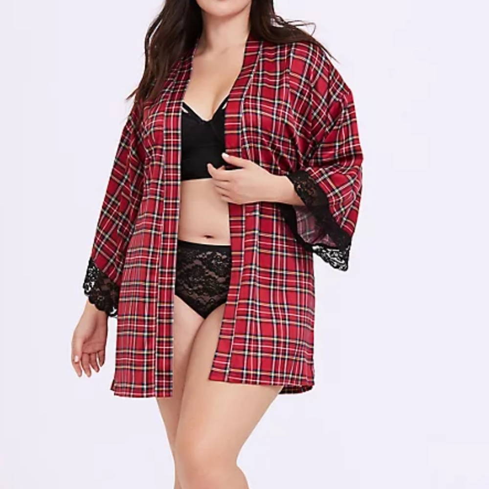 Torrid  Red Lace Trim Satin Tie Robe Plaid Holiday
